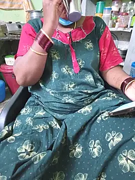 Snapshot of Tamilselviroja- chatting on 06-18-26, 04:00 Tamilselviroja- online show from 06-18-26, 04:00