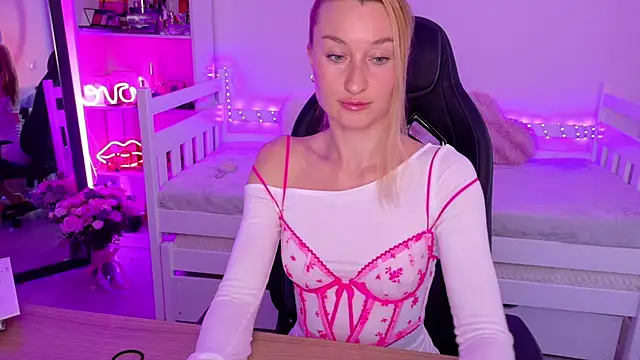 Snapshot of MysticRoxanne chatting on 01-14-26, 01:39 MysticRoxanne online show from 01-14-26, 01:39