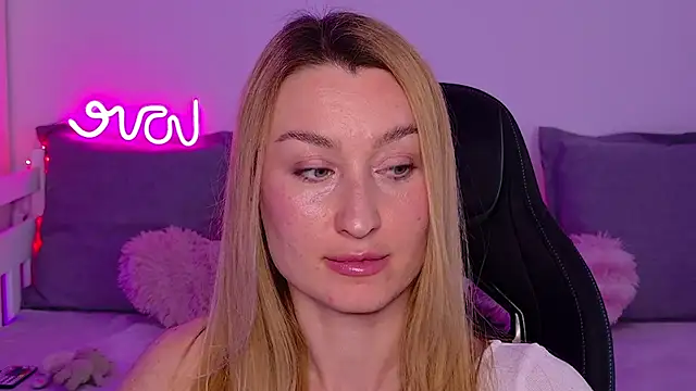 Snapshot of MysticRoxanne chatting on 03-16-26, 02:32 MysticRoxanne online show from 03-16-26, 02:32