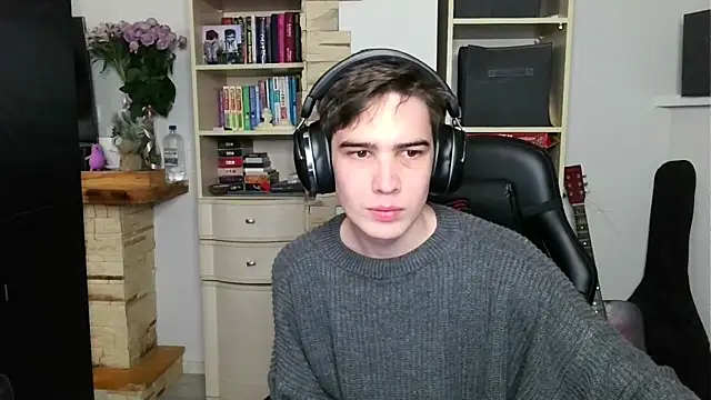 Snapshot of _Chris_Next_Door_ chatting on 10-29-25, 03:58  Chris Next Door  online show from 10-29-25, 03:58