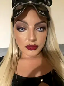 Snapshot of Diamondxoxx chatting on 10-31-25, 08:10 Diamondxoxx online show from 10-31-25, 08:10