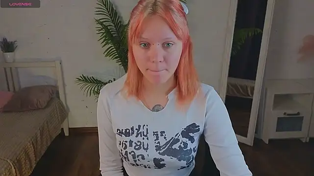 Snapshot of kitten_murray_ chatting on 10-15-25, 05:40 kitten murray online show from 10-15-25, 05:40