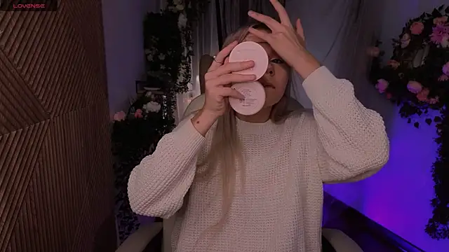 Snapshot of kitten_murray_ chatting on 11-19-25, 05:51 kitten murray online show from 11-19-25, 05:51