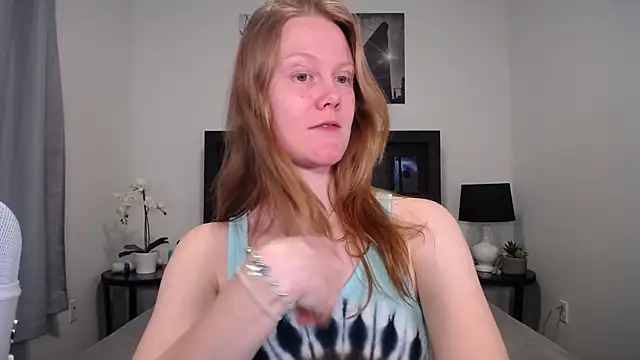 Snapshot of naughtyfox89 chatting on 02-12-26, 02:28 naughtyfox89 online show from 02-12-26, 02:28