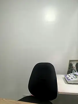 Snapshot of violeticafox chatting on 01-05-26, 07:17 violeticafox online show from 01-05-26, 07:17