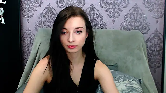 Snapshot of DominantLuna chatting on 04-30-26, 04:24 DominantLuna online show from 04-30-26, 04:24