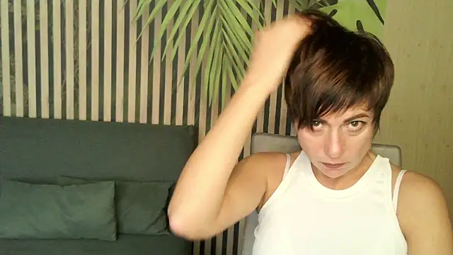 Ashley Brookss online show from 10-18-25, 06:48