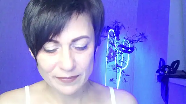 Ashley Brookss online show from 11-21-25, 03:22