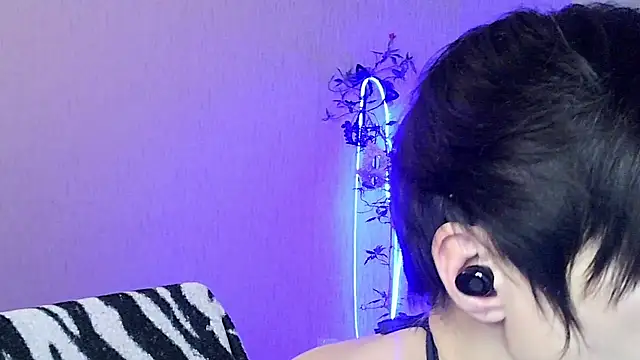 Ashley Brookss online show from 11-27-25, 03:36