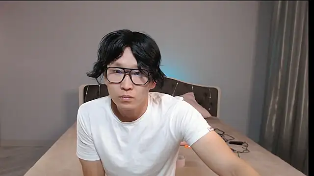 KaiChicken online show from 10-11-25, 02:55