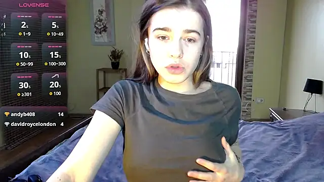 Snapshot of ShellyMoon_ chatting on 10-09-25, 02:15 ShellyMoon online show from 10-09-25, 02:15