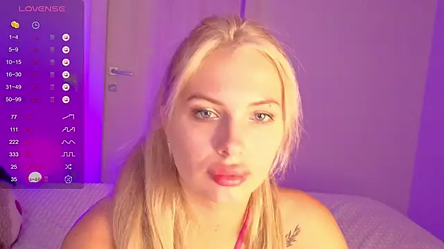 Snapshot of SweetCherryBlonde chatting on 10-05-25, 09:07 SweetCherryBlonde online show from 10-05-25, 09:07