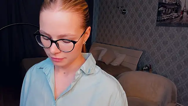 LibbyVenzeio online show from 11-08-25, 07:08