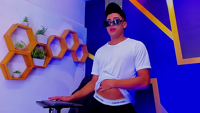 The Boy King online show from 10-22-25, 02:06