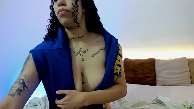 Snapshot of Annie_roselle chatting on 12-15-25, 12:20 Annie roselle online show from 12-15-25, 12:20