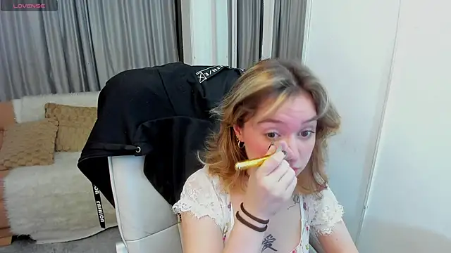 Lucia Copper online show from 12-14-25, 11:59