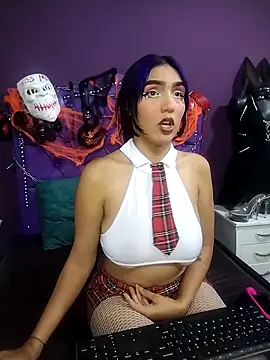 Sophie-dbs online show from 10-31-25, 04:52