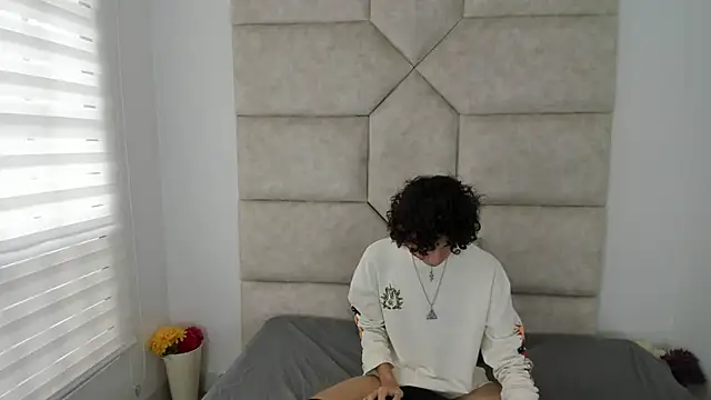 Scaarlett 22  online show from 10-15-25, 05:35