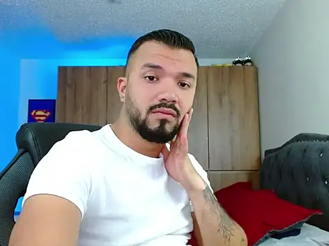 Snapshot of mathewv_ chatting on 11-29-25, 02:25 mathewv online show from 11-29-25, 02:25