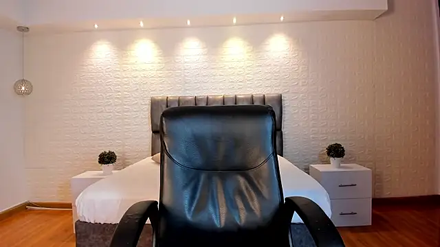 VenusCooper online show from 03-27-26, 05:45