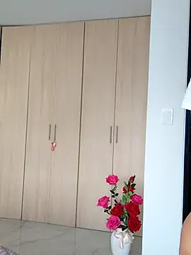 Zoe riivas online show from 12-16-25, 01:27