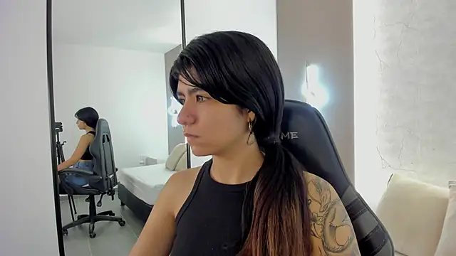 fiorella18  online show from 11-15-25, 02:20