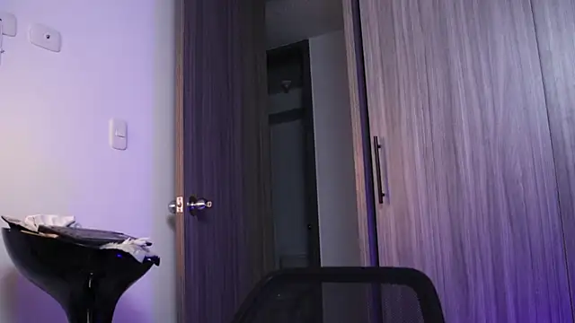 Snapshot of SOY_MIKE chatting on 12-22-25, 11:35 SOY MIKE online show from 12-22-25, 11:35