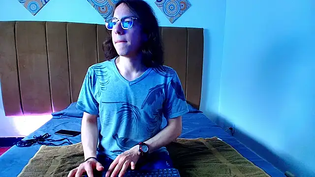 Snapshot of SnowyX_ chatting on 10-20-25, 07:47 SnowyX online show from 10-20-25, 07:47