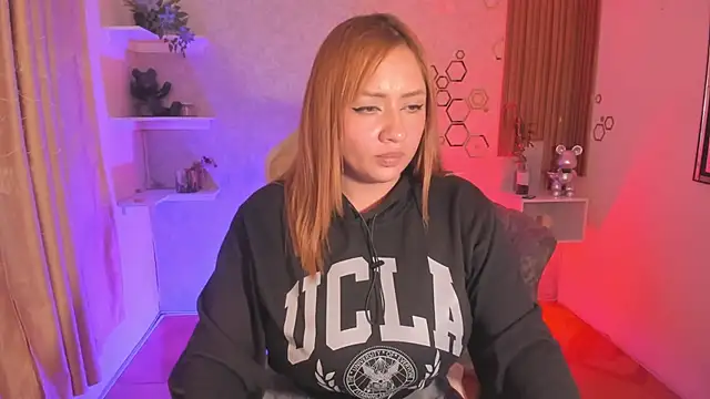 Snapshot of EvelynVega0 chatting on 11-14-25, 04:11 EvelynVega0 online show from 11-14-25, 04:11