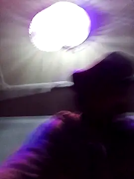 Snapshot of biGgslong01 chatting on 04-17-26, 05:05 biGgslong01 online show from 04-17-26, 05:05