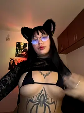 Hinatamoon  online show from 10-23-25, 05:07