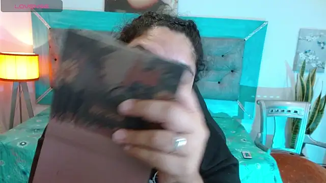 Snapshot of roxx_iie chatting on 10-04-25, 03:48 roxx iie online show from 10-04-25, 03:48