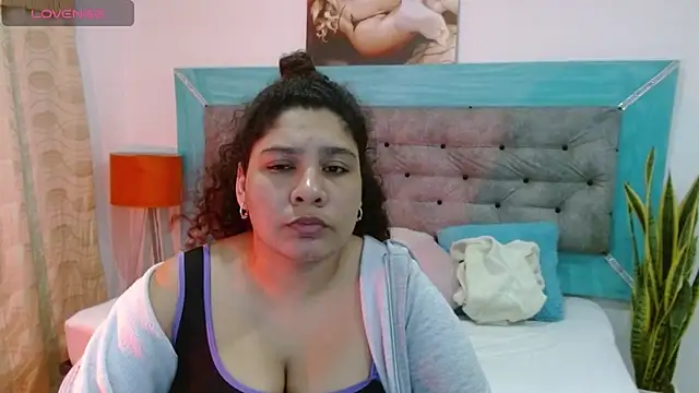 Snapshot of roxx_iie chatting on 10-07-25, 02:31 roxx iie online show from 10-07-25, 02:31