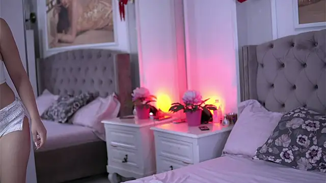 Snapshot of AuroraSins chatting on 12-19-25, 04:19 AuroraSins online show from 12-19-25, 04:19