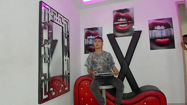 VERY HOT GUYS online show from 11-08-25, 01:28