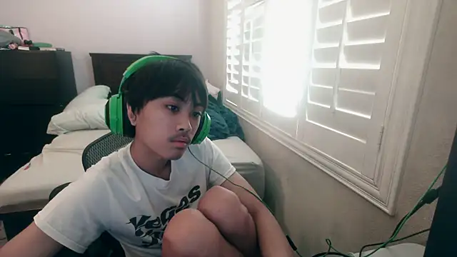 youngasianboy2007 online show from 10-19-25, 09:26