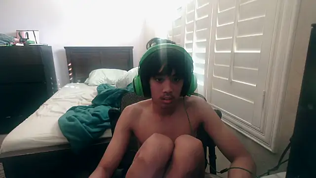 youngasianboy2007 online show from 10-31-25, 09:16