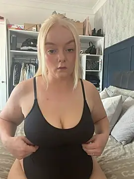 Snapshot of lusciouslylou chatting on 06-26-26, 08:52 lusciouslylou online show from 06-26-26, 08:52