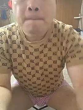 Snapshot of han515319 chatting on 03-05-26, 11:39 han515319 online show from 03-05-26, 11:39