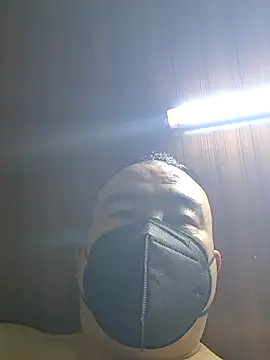 Snapshot of han515319 chatting on 03-12-26, 12:11 han515319 online show from 03-12-26, 12:11