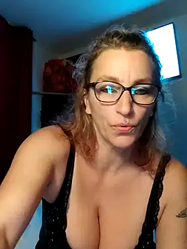 Fifi83Bell online show from 12-18-25, 06:47