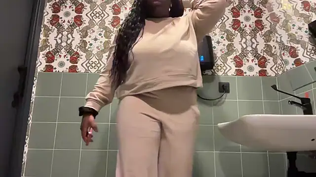 nanaisbackk online show from 12-16-25, 11:10