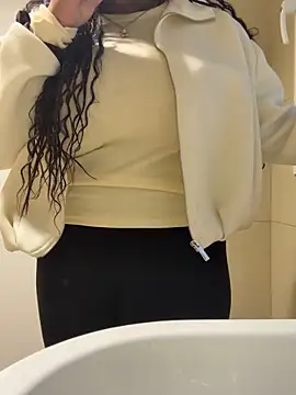 nanaisbackk online show from 12-17-25, 11:27