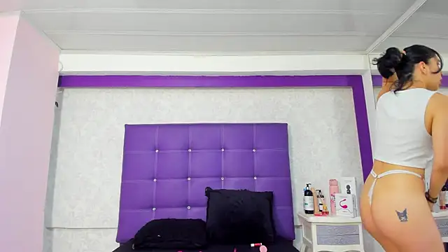 Snapshot of LeaMoreau22 chatting on 10-14-25, 12:17 LeaMoreau22 online show from 10-14-25, 12:17