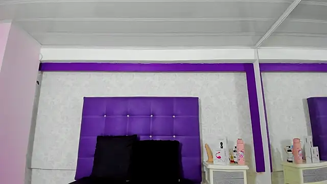 Snapshot of LeaMoreau22 chatting on 10-19-25, 11:22 LeaMoreau22 online show from 10-19-25, 11:22