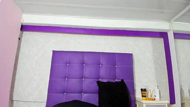 LeaMoreau22 online show from 10-21-25, 11:00