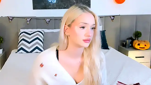 SugarWhisper online show from 10-31-25, 04:41