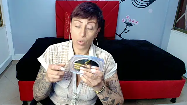 Charlotte  Gray online show from 10-14-25, 12:17