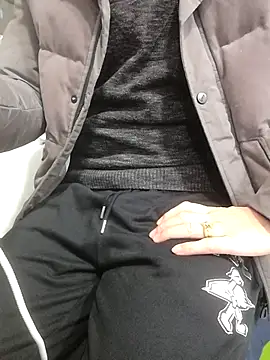 Snapshot of chougegg0214 chatting on 12-23-25, 02:31 chougegg0214 online show from 12-23-25, 02:31