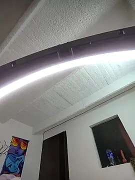 Bennuluspeach  online show from 12-20-25, 04:47